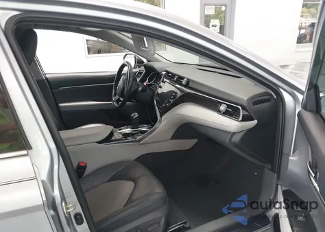 2020 Toyota Camry Xle Hybrid z USA, uszkodzony, nr VIN 4T1F31AK1LU533605